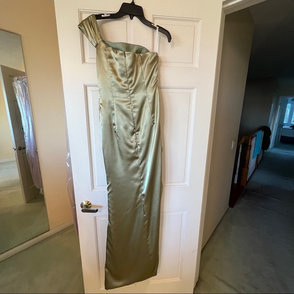Sage green custom formal gown - Picture 4 of 4